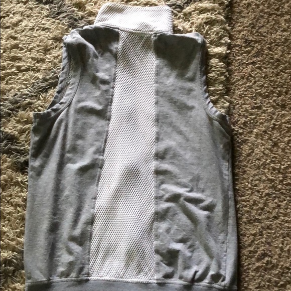 Fabletics Active Mesh Vest - Picture 3 of 3